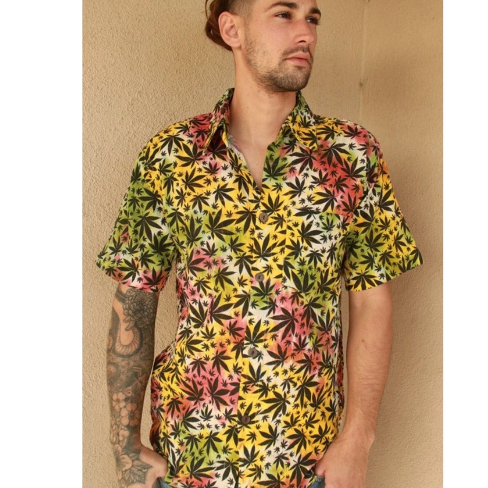 Lakhays Los Angeles NWT! Rasta Hippie Canna Leaf Short Sleeve Button Down Shirt